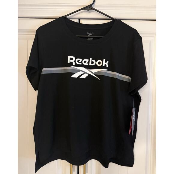 New Women’s Reebok Relaxed Fit Cropped Black T Shirt Size Large MSRP $40 - Picture 1 of 3